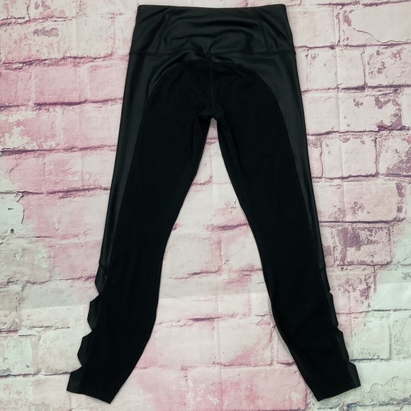 Athleta Faux Leather Cutout Athletic Legging’s size SX - Picture 2 of 7